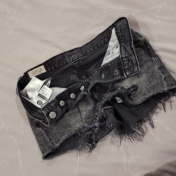 LEVI’S Women's 501 Original Denim Cutoff Shorts Size 25 - Picture 3 of 3